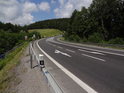 Hned za mostem přes Kyjovku na silnici I/50 od Uherského Hradiště se silnice na Brno prudce zvedá.